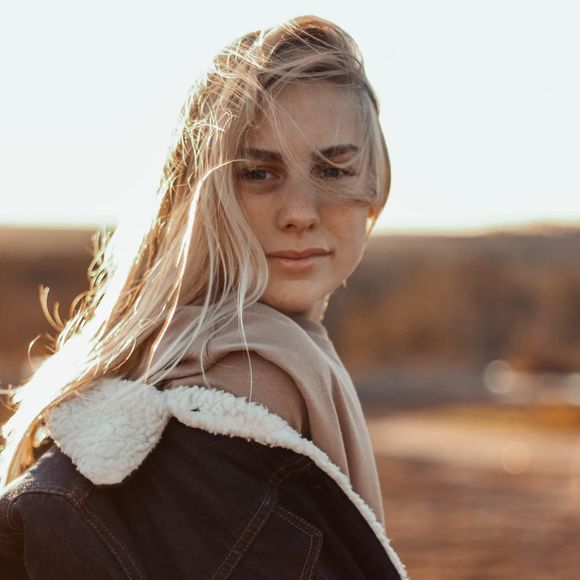 Meet your Posher, Emily - Picture 1 of 1